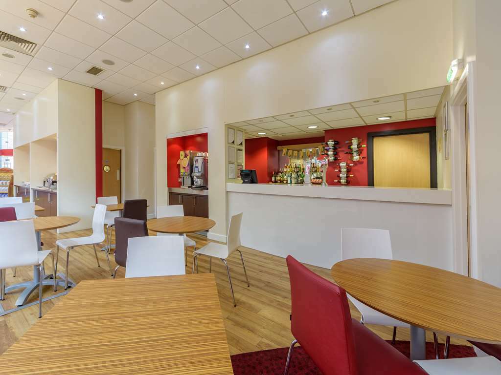 Travelodge Leeds Central Restoran fotoğraf